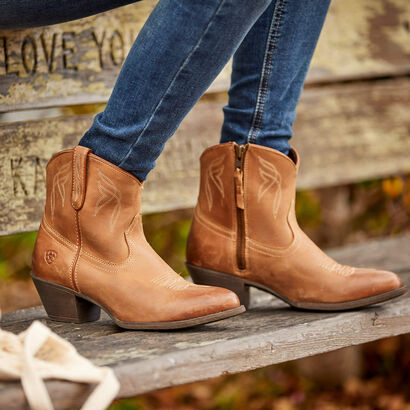 Darlin Western Boot Lifestyle