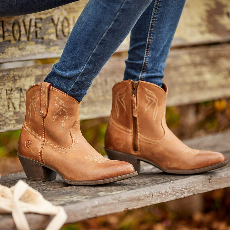 Darlin Western Boot Lifestyle